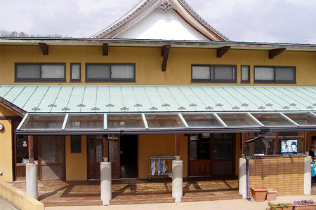 認定こども園　下多度保育園の外観