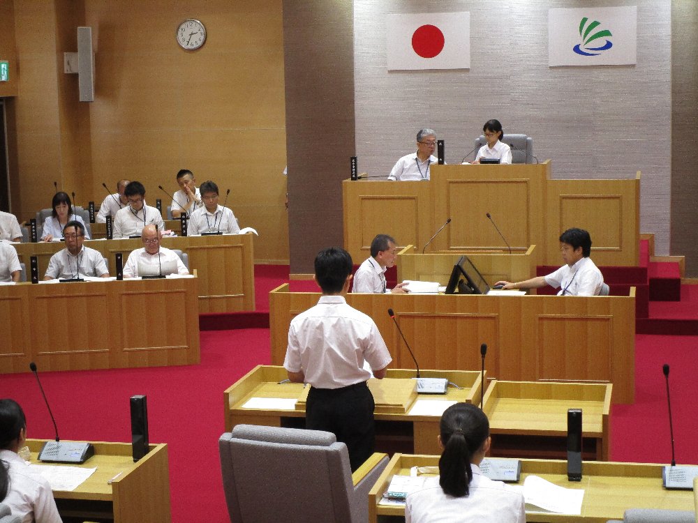 海津っ子議会の一般質問の様子写真